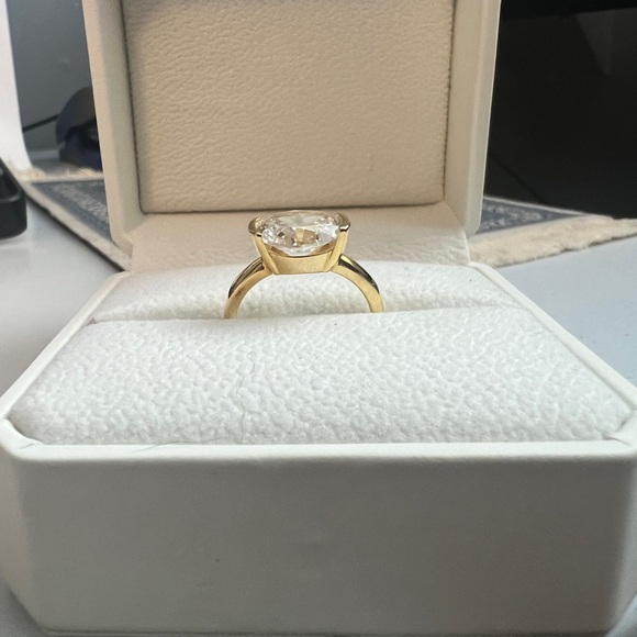 Gold tone and cubic zirconia ring - Picture 3 of 4